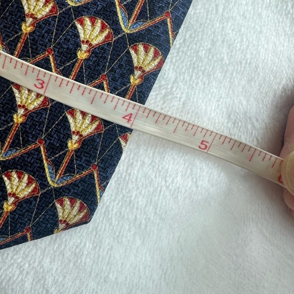 The Metropolitan Museum of Art silk tie vintage vibes - Picture 6 of 7